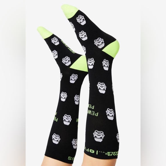IN SEARCH OF THESE SOCKS - Picture 1 of 1